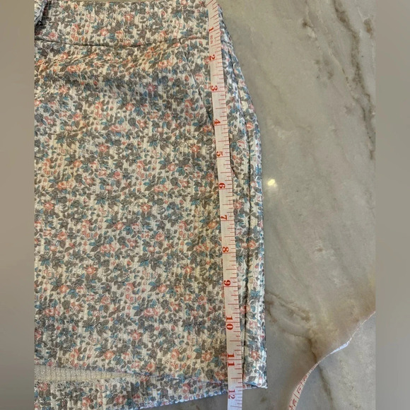 ASTR The Label high waist Metallic Floral Shorts with pockets Women's Sz 4 NWOT - Picture 8 of 8